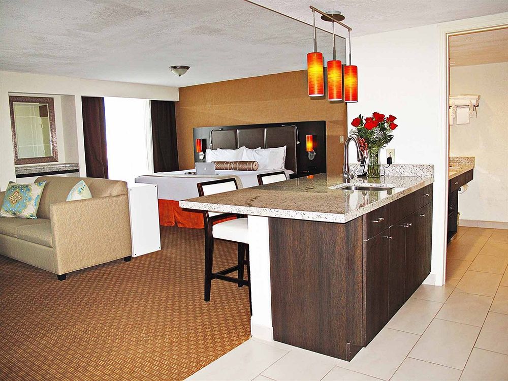 Holiday Inn Miami International Airport By Ihg Miami Springs Exterior foto