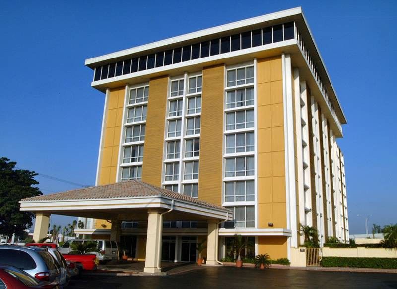 Holiday Inn Miami International Airport By Ihg Miami Springs Exterior foto